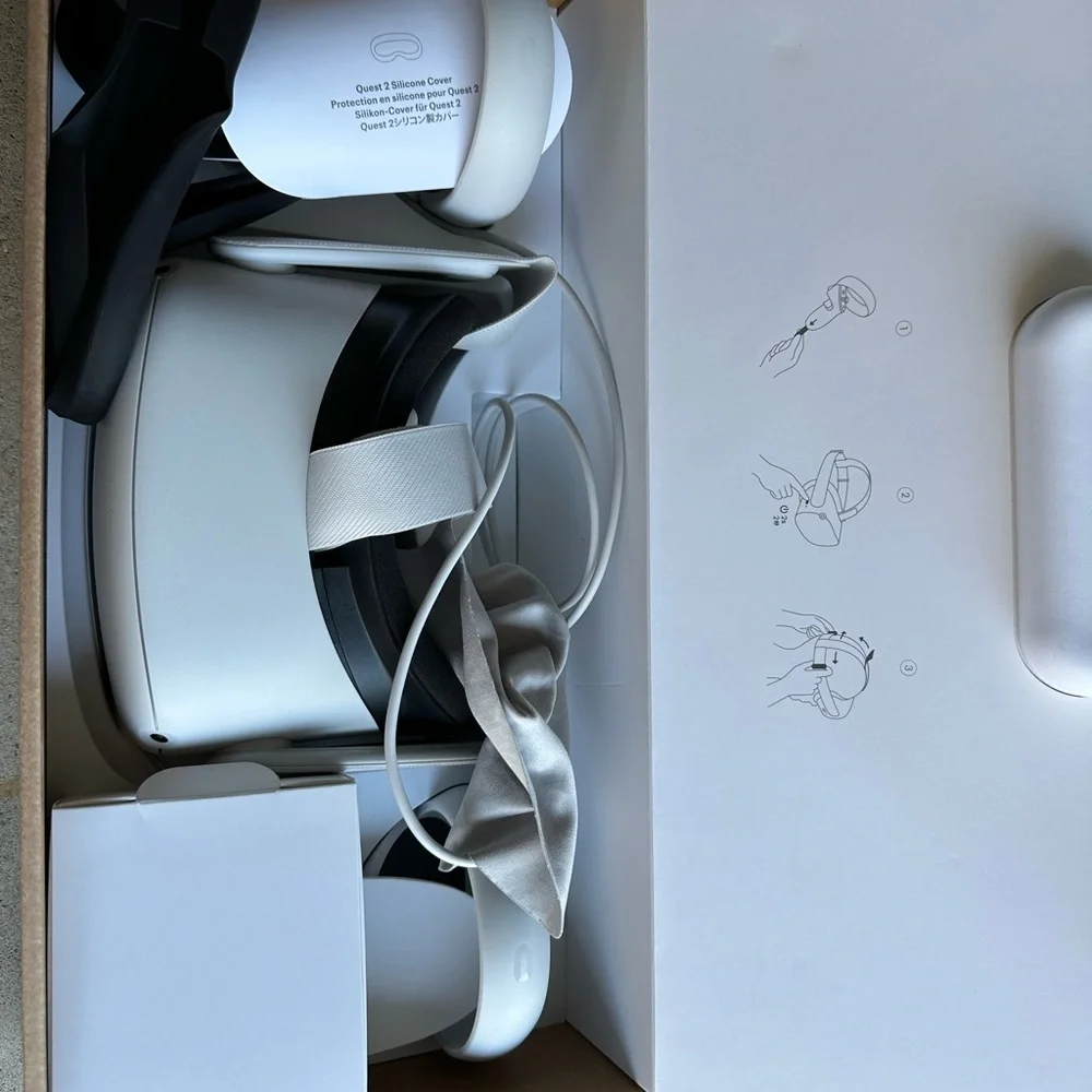 Meta Quest 2 advanced all in 1. Virtual reality headset. 128GB